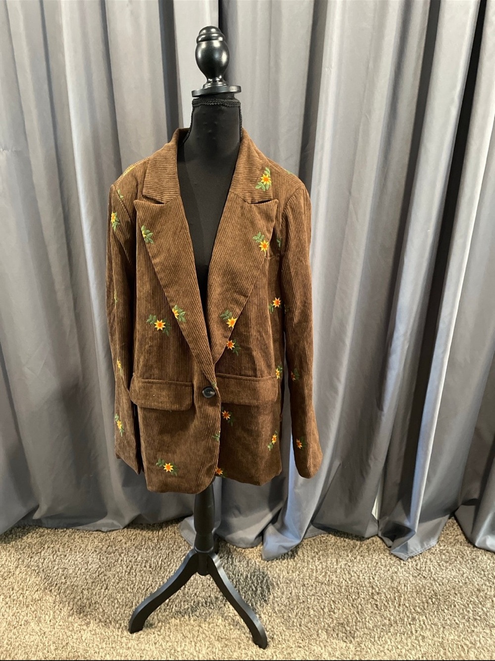listiele NWT emi brown corduroy blazer with embroidered daisies, medium